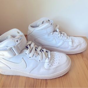NIKE Basketball Shoes / High tops. US 7.5 Women.